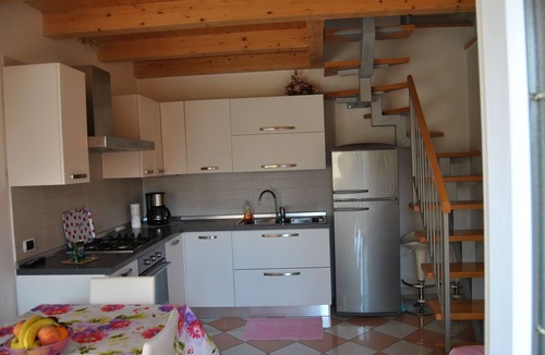 Cassone House | ROMANTIC 2-BEDROOM COTTAGE (both with double beds) near the beach, with garage, TV, and bicycles.