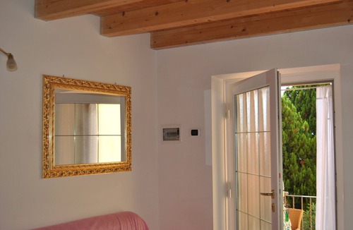 Cassone House | ROMANTIC 2-BEDROOM COTTAGE (both with double beds) near the beach, with garage, TV, and bicycles.