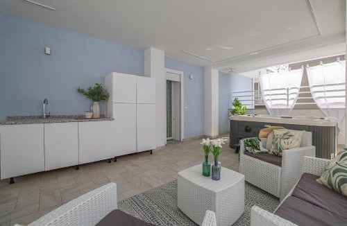 San Mauro a Mare Apartment | Romantic beach house with jacuzzi