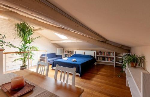 Parma City Centre Apartment | Romantica mansarda con terrazzino sui tetti di Parma