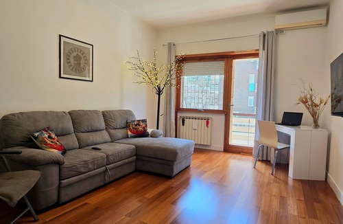 Quartiere XX Ardeatino Apartment | Rome EUR Bright Apt- WiFi - Parking