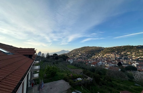 Piazza-Tralia-Pendolo Apartment | Room 'Camera Amalfi Con Vista Montagna' with Mountain View, Wi-Fi and Air Conditioning