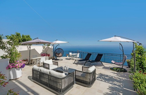 San Michele Apartment | Room 'Camera Deluxe Amalfi' with Shared Terrace, Wi-Fi and Air Conditioning