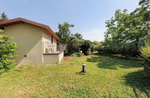 Sommacampagna Apartment | Room 'Casetta 4' with Private Terrace, Wi-Fi and Air Conditioning