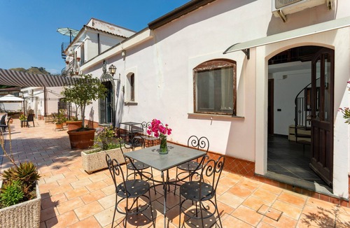 Trappitello Apartment | Room 'Cosimo' with Mountain View, Wi-Fi and Air Conditioning
