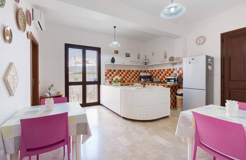 Marinella di Selinunte Apartment | Room 'Demetra Malophoros - 16' with Shared Terrace, Wi-Fi and Air Conditioning