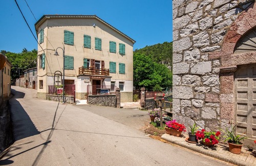 Montieri Apartment | Room 'Erbe Aromatiche - Poggio Alla Luna' with Wi-Fi