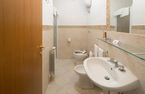 Bagni di Lucca Apartment | Room 'Matrimoniale 4' with Shared Garden, Wi-Fi and Air Conditioning