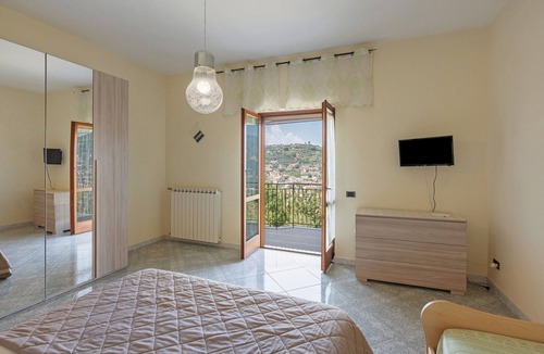 Piazza-Tralia-Pendolo Apartment | Room 'Tripla Con Vista Montagna' with Mountain View, Shared Garden and Wi-Fi