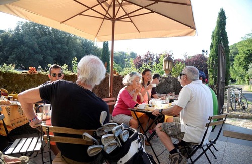 Sutri Apartment | Room 'Via Francigena' with Wi-Fi and Air Conditioning