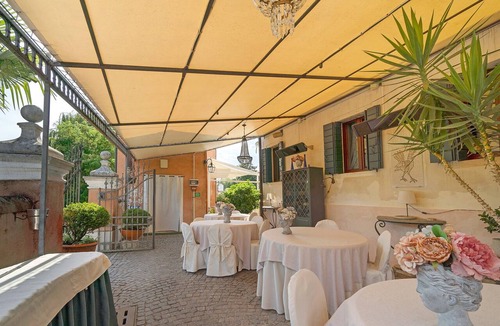 Dolo Apartment | Room 'Villa Goetzen - Camera Quadrupla' with Wi-Fi and Air Conditioning