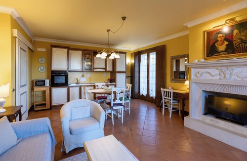 Sferracavallo Apartment | Rose Corner House