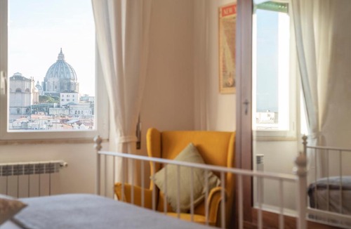 Vatican Apartment | Saint Peter View