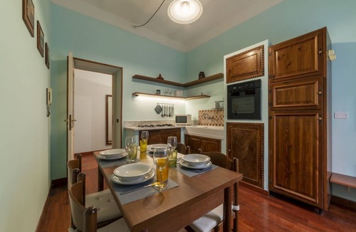 San Lorenzo Apartment | San Lorenzo Cozy and Comfortable Flat