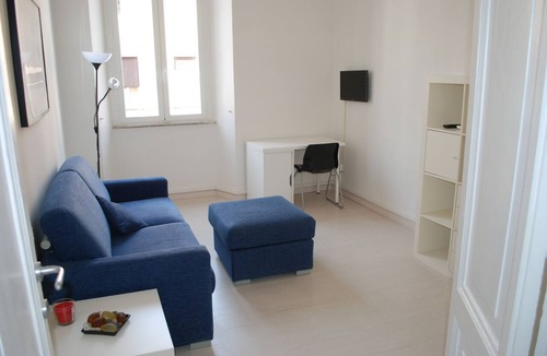 Rione XVIII Castro Pretorio Apartment | Short-Term Rentals Colosseo 2