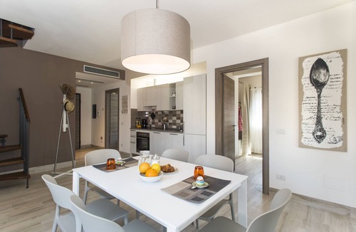 Universita Apartment | SkyTower - The Right Space