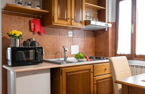 San Frediano Apartment | SMALL IRIS FLORENCE CENTER