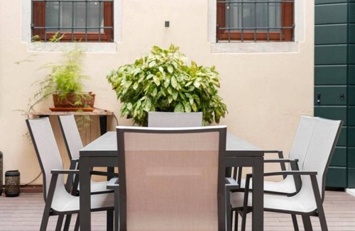 Cannaregio Apartment | Sophisticated Venetian Abode with Private Courtyard in the Heart of Cannaregio