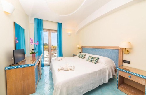 Panza Bed & Breakfast | Sorgeto Garden