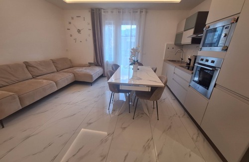 Riva del Garda Apartment | Spacious 4-bedroom apartment in tranquil Riva del Garda with AC