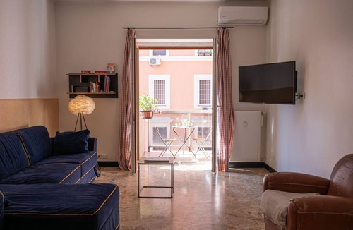 Gianicolense Apartment | Spacious and bright apartment in the strategic point between Trastevere and Testaccio.Situated in the building on the first floor with lift and the doorman.The house has a very comfortable subdivision of the spaces offering the bedrooms their privacy.Ent