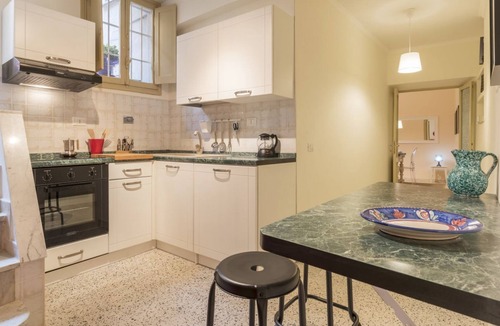 Rione VI Parione Apartment | Spacious and comfortable apartment located on the first floor of a characteristic period building, in an elegant setting in the historic centre, overlooking Via del Pellegrino and Via Arco Di Santa Margherita.One bedroom apartment of 80 m2 located on the