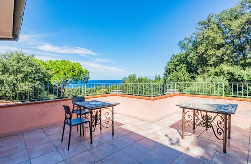 Procchio Villa | Spacious villa just a few steps from Paolina Beach.
