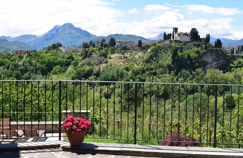 Barga Apartment | Spectacular View over Barga