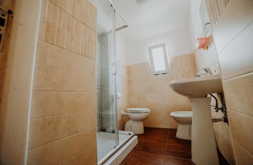 Novi Velia Bed & Breakfast | Stone house