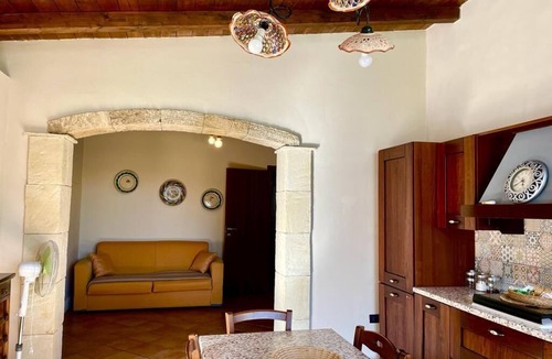 Avola House | Strelitzia house with heated swimming pool from December 2024 and garden
