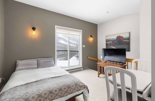 Notre-Dame-Auxiliatrice-de-Buckland Apartment | Studio de Ski | Studio Mont du Midi