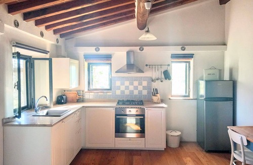 San Macario In Monte Apartment | Studio in Tuscan farmhouse with views and pool