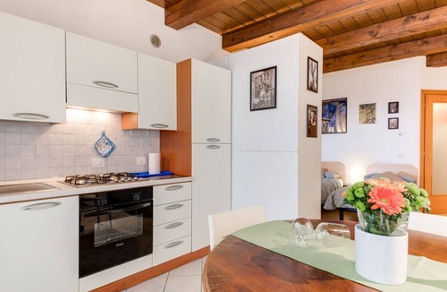 Forli Apartment | Studio Mazzini is a comfortable studio apartment on the second floor, a single room partially divided between a living area with an equipped kitchenette and a sleeping area with a double bed.The bathroom has a toilet, sink, and shower.The kitchen is full