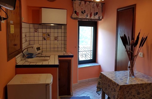 Collepardo Apartment | Studio - Sleeps 2 - Pets - Parking - Wifi