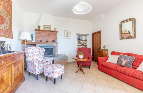 Montebonello House | Stunning Home In Case Lori