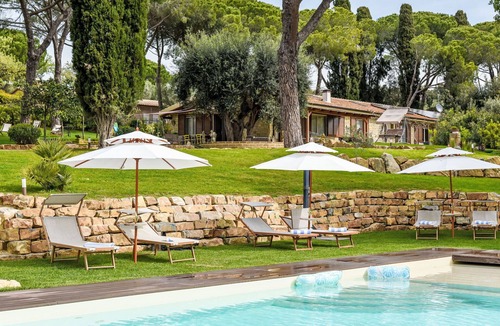 Magliano in Toscana Villa | Stunning private villa with private pool, WIFI, hot tub, TV, terrace and panoramic view