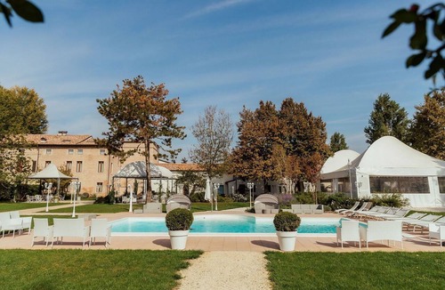 Mirandola Villa | Stunning private villa with hot tub, WIFI, A/C, private pool, TV, patio and pets allowed