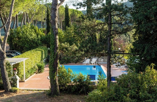 Carmignano Villa | Stunning private villa for 10 people with private pool, WIFI, TV, patio and pets allowed