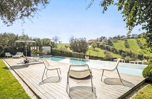 Controguerra Villa | Stunning private villa for 10 guests with private pool, WIFI, A/C, TV, terrace and pets allowed