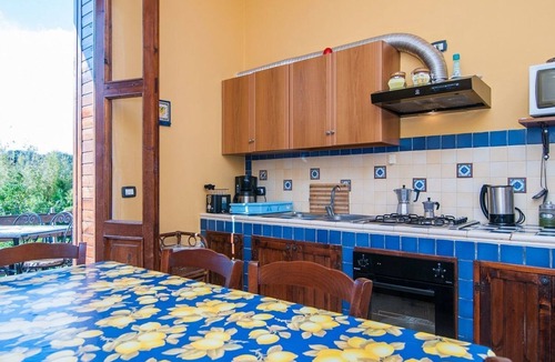Noto Marina House | Stunning private villa for 6 guests with WIFI, A/C, TV, terrace and pets allowed