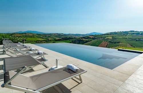 Ripatransone Villa | Stunning private villa with WIFI, A/C, private pool, TV, patio, pets allowed and panoramic view