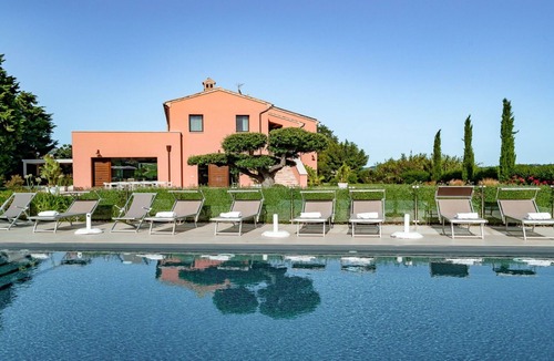 Ripatransone Villa | Stunning private villa with WIFI, A/C, private pool, TV, patio, pets allowed and panoramic view