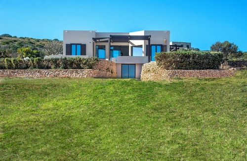 Favignana Villa | Stunning private villa for 12 guests with A/C, WIFI, TV and patio