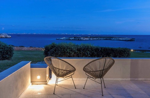 Favignana Villa | Stunning private villa for 12 guests with A/C, WIFI, TV and patio