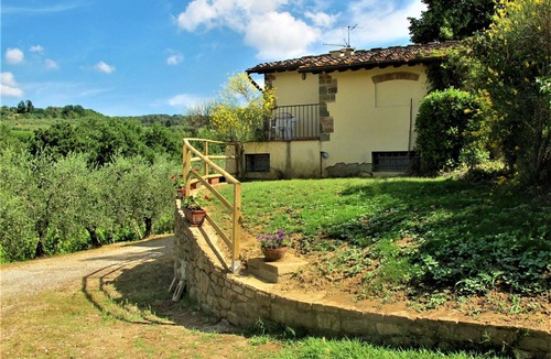 Scandicci Villa | Stunning private villa for 4 guests with WIFI, TV, patio, pets allowed and panoramic view