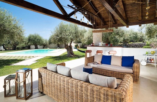 Rosolini Villa | Stunning private villa for 10 people with WIFI, A/C, private pool, TV and patio