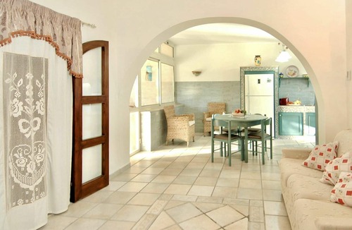 Trappeto Villa | Stunning private villa for 6 people with WIFI, private pool, A/C, TV, patio and parking