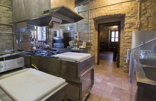 Montelovesco Villa | Stunning private villa for 12 guests with WIFI, private pool, balcony, pets allowed and parking