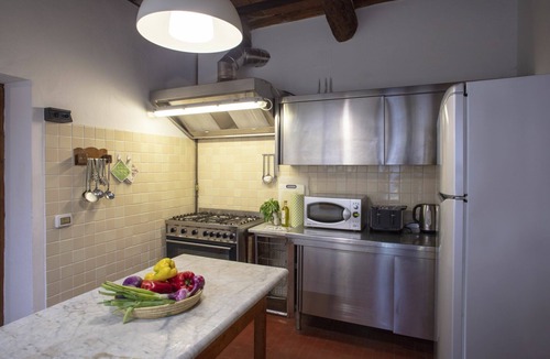 Palaia Villa | Stunning private villa for 22 guests with WIFI, private pool, A/C and terrace