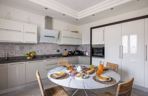 Castellina Scalo House | Stunning villa for 8 people with WIFI, A/C, TV and balcony, close to Siena